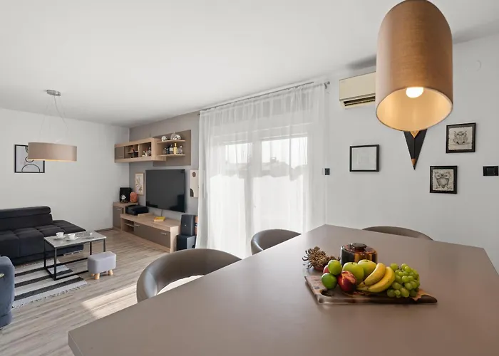 Apartment Noelle By The Sea In Porec, Istria