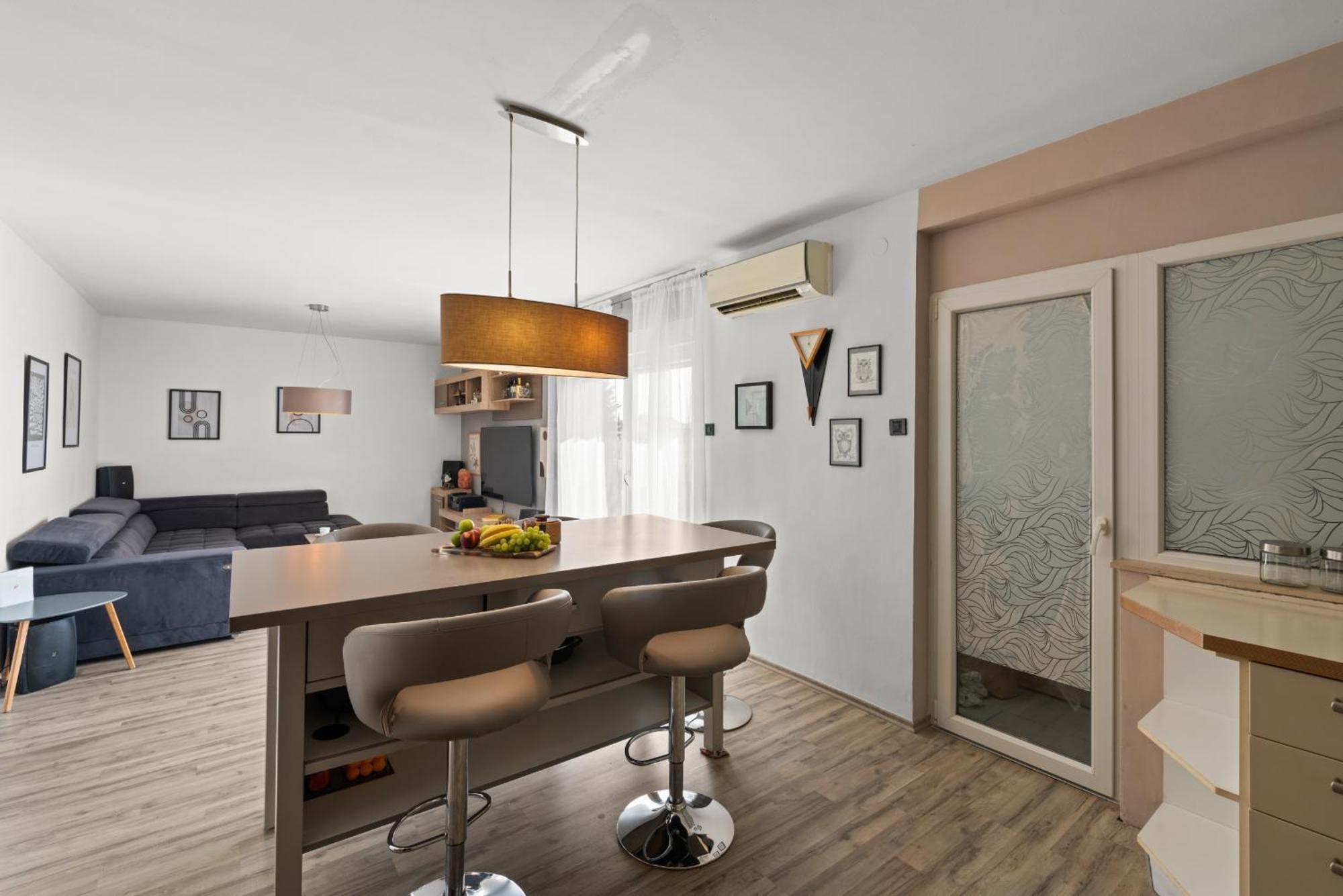 Apartment Apartment Noelle By The Sea In Porec, Istria Poreč