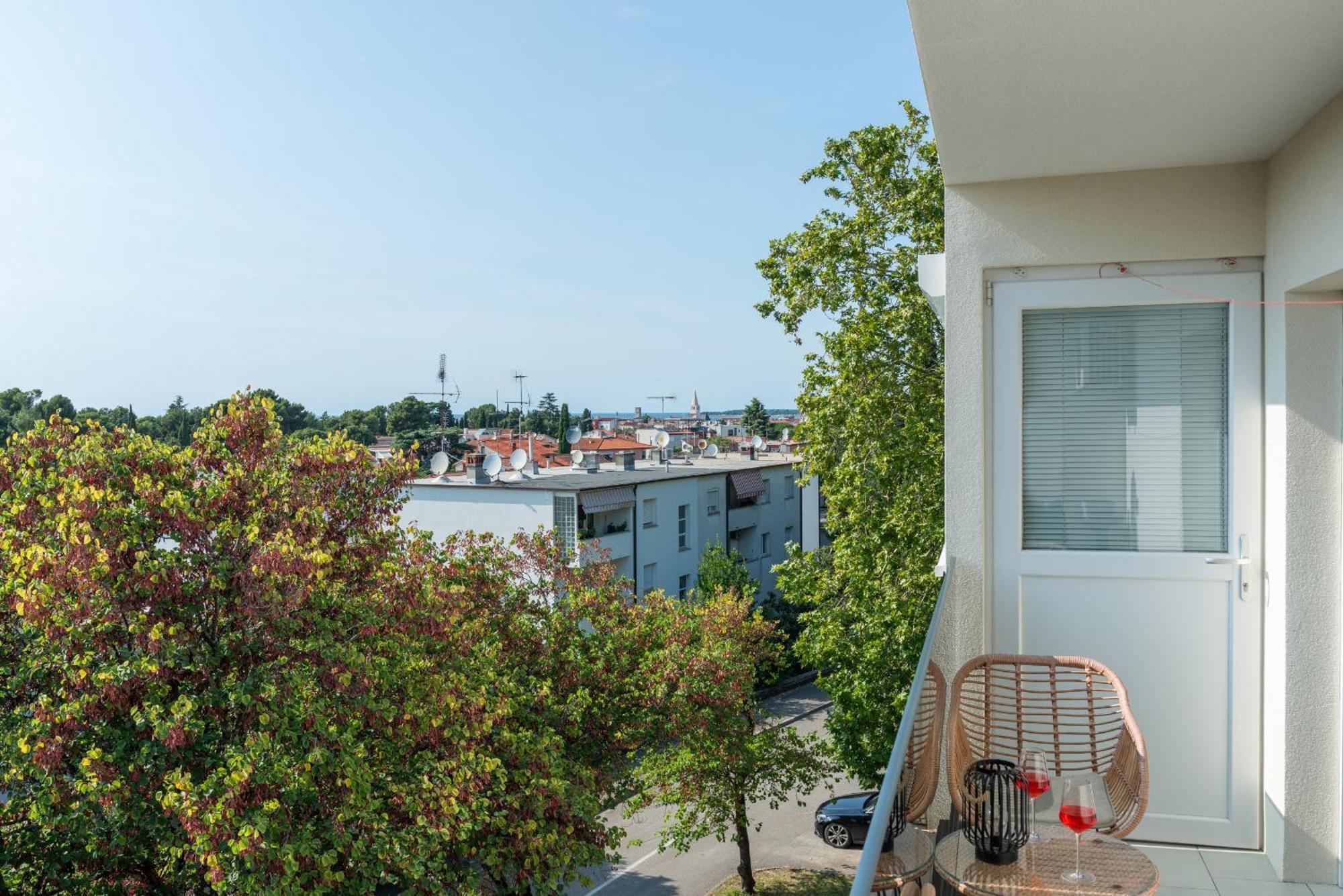 Apartment Apartment Noelle By The Sea In Porec, Istria