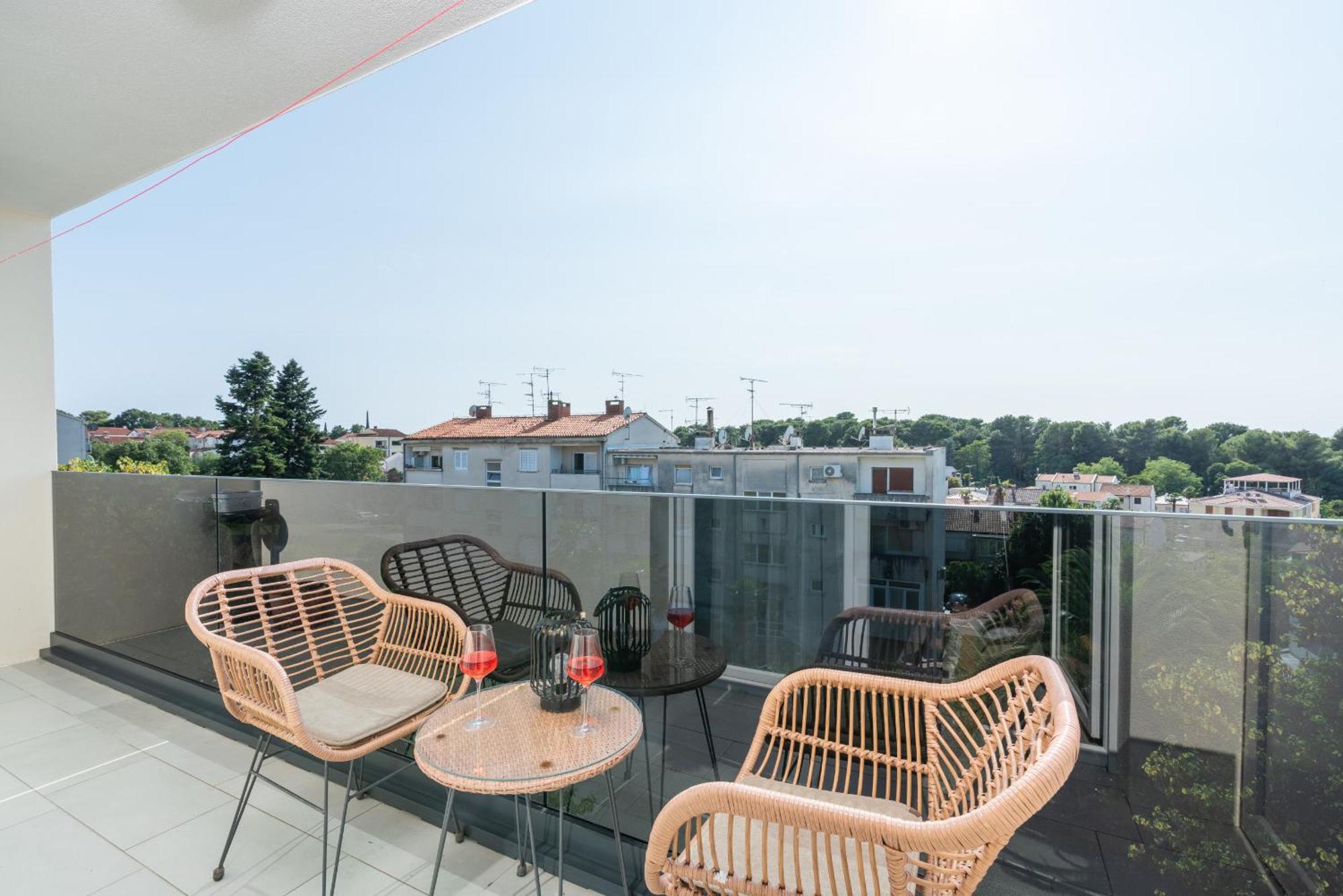 Apartment Apartment Noelle By The Sea In Porec, Istria *